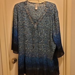 5X Blouse in shades blue/cream.  Flared hip & sleeve. Pleats helps formfit look